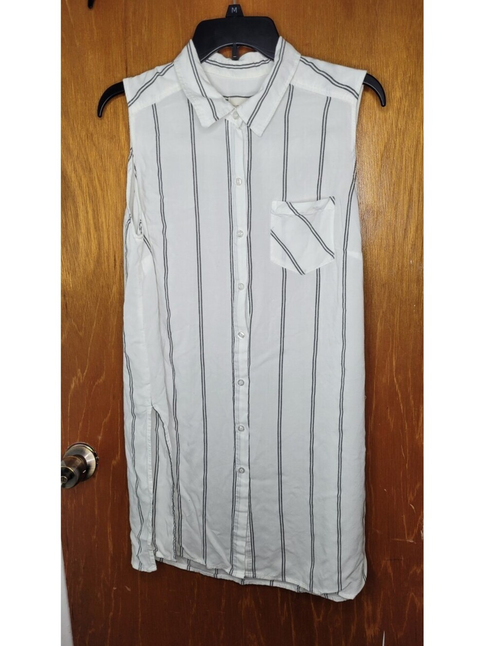 Chico’s Sleeveless Blouse Size 2 Black White Striped Button Collared Top Casual